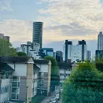 Spacious Double Bedroom With Private Bathroom Ensuite In London Canary Wharf E14, Only 1 Stop To Excel And O2 For Short Or Long Let In London Canary Wharf, Less Than An Hour From Heathrow, Stansted And Gatwick Airport