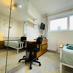 Spacious Double Bedroom With Private Bathroom Ensuite In London Canary Wharf E14, Only 1 Stop To Excel And O2 For Short Or Long Let In London Canary Wharf, Less Than An Hour From Heathrow, Stansted And Gatwick Airport